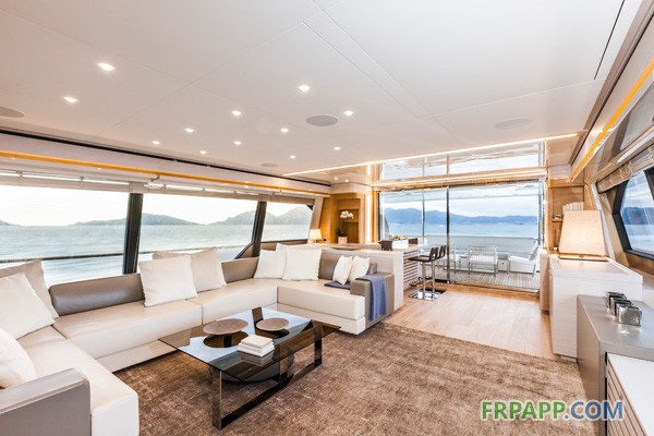 Ferretti Custom Line Navetta 28