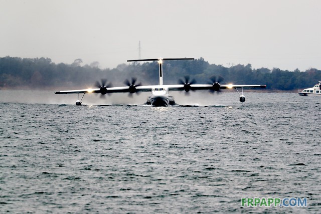 大型水陸兩棲飛機(jī)AG600水上首飛成功